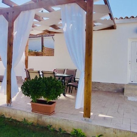 Villa Yakinthi Amoudi Exterior foto